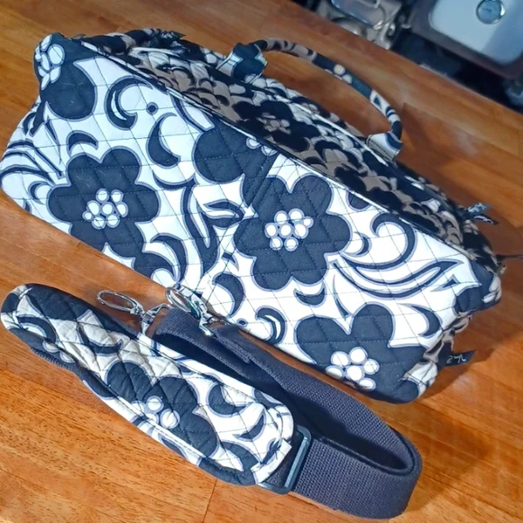 RARE Vera Bradley Metropolitan Weekender Bag in Retired "Night and Day" Pattern. - Picture 7 of 8